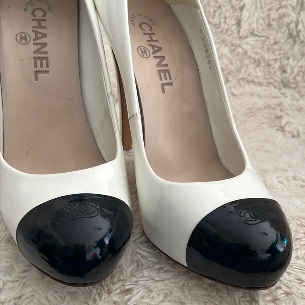 CHANEL White Patent Leather Pumps with Black Cap Toe - Picture 2 of 8